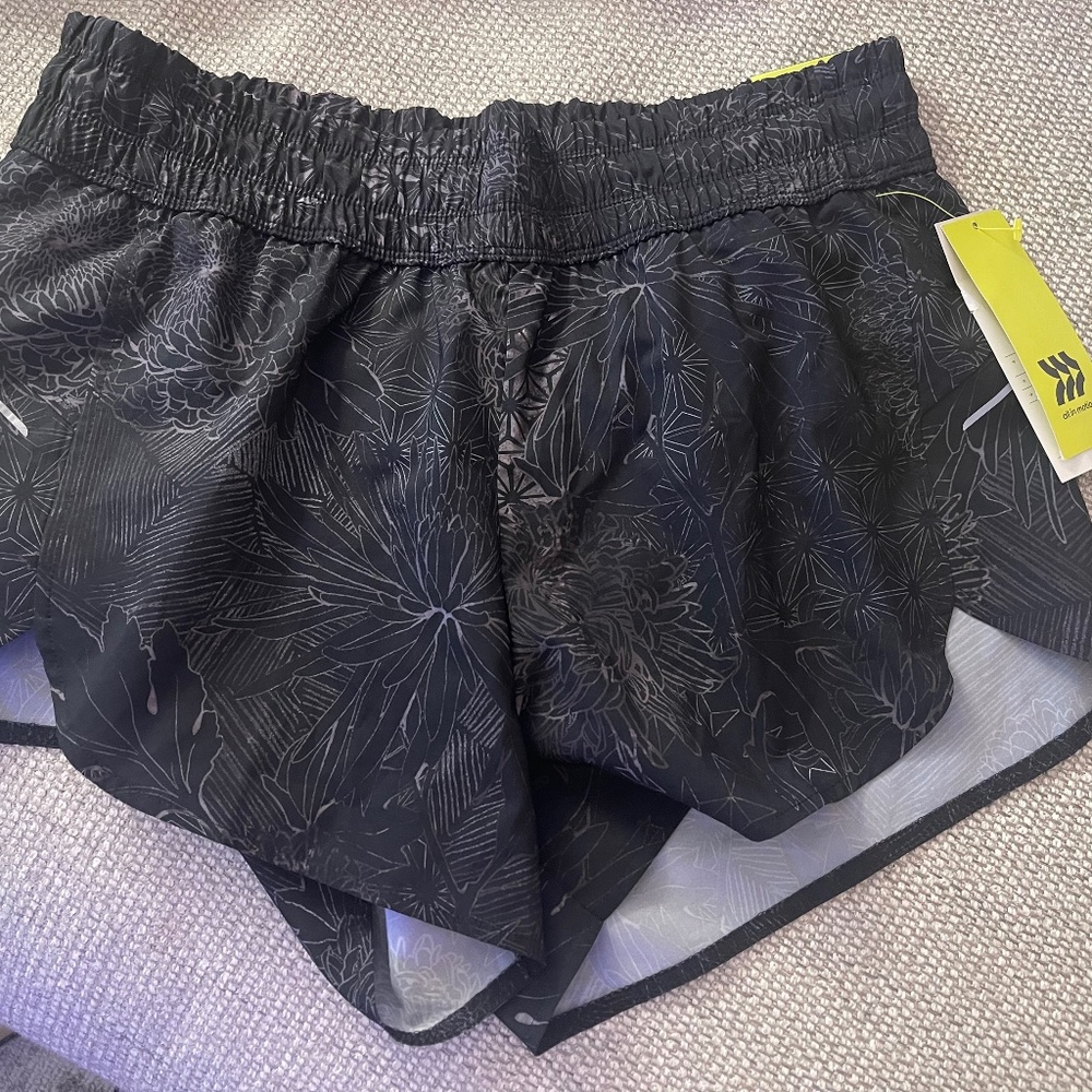 All In Motion Run Short NWT